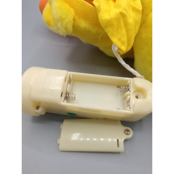 Vintage 1997 TYCO SESAME STREET 10” Tickle Me BIg Bird Laughing Talking Plush!! - Picture 11 of 11